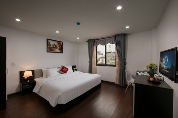 Deluxe Room with window (1 double bed).